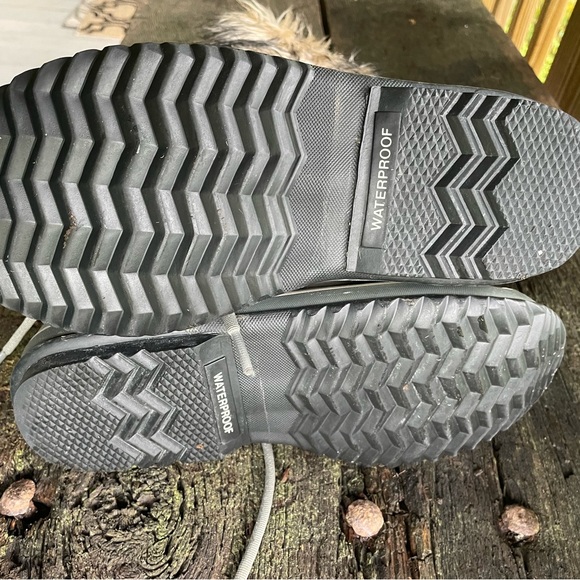 Sorel Joan of Arctic Black and Gray Winter Boots with Faux Fur Trim - Picture 4 of 14